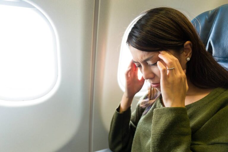 How You Can Benefit From CBD Oil While On Flight And Traveling